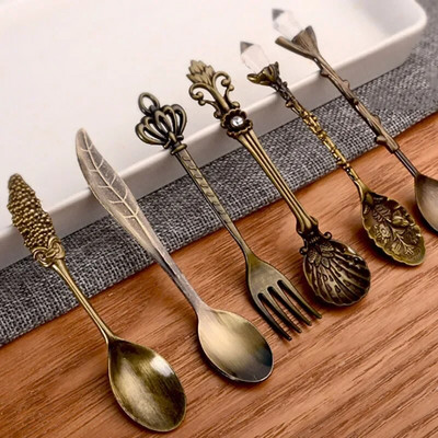 6 vnt Senoviniai šaukštai Šakutė Mini Royal Style Bronzinės spalvos metalo raižyta kavos vaisių desertinė šakutė maišoma šaukštelis virtuvės įrankis