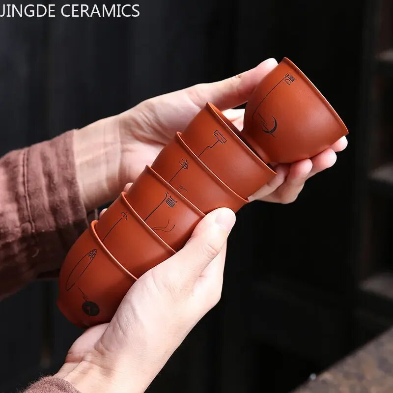 1 db Yixing kézzel készített lila agyag teáscsésze autentikus Dahongpao teástál utazási hordozható pu`er mesterpohár kínai teáskészlet kellékek