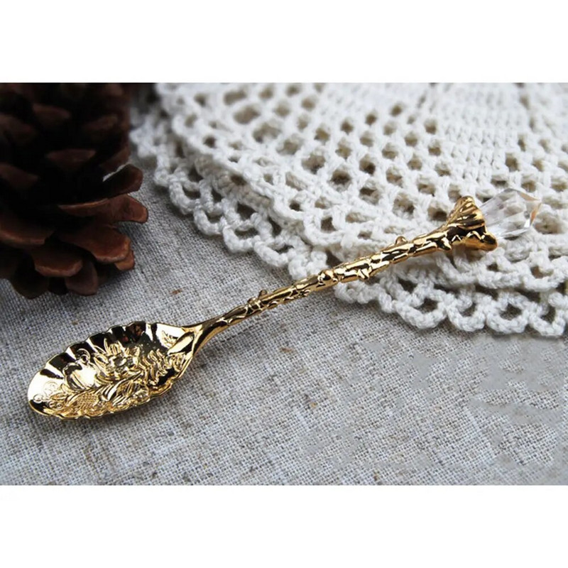 1db ötvözet vintage faragott virág kristály kávé teáskanál fagylalt délutáni tea cukor torta desszert kanál kis ajándék szuvenihez