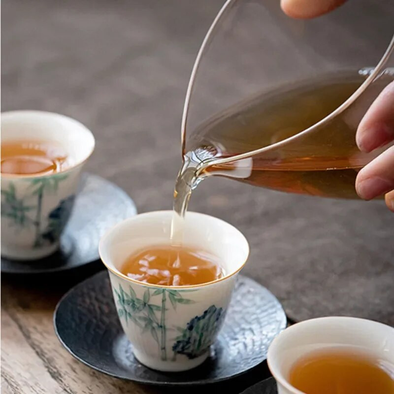 1 бр. Китайска ръчно изработена керамична чаша за чаша за медитация при пътуване Ръчно рисувани бамбукови листа, бяла порцеланова купа за чай Master Cup Чаен комплект