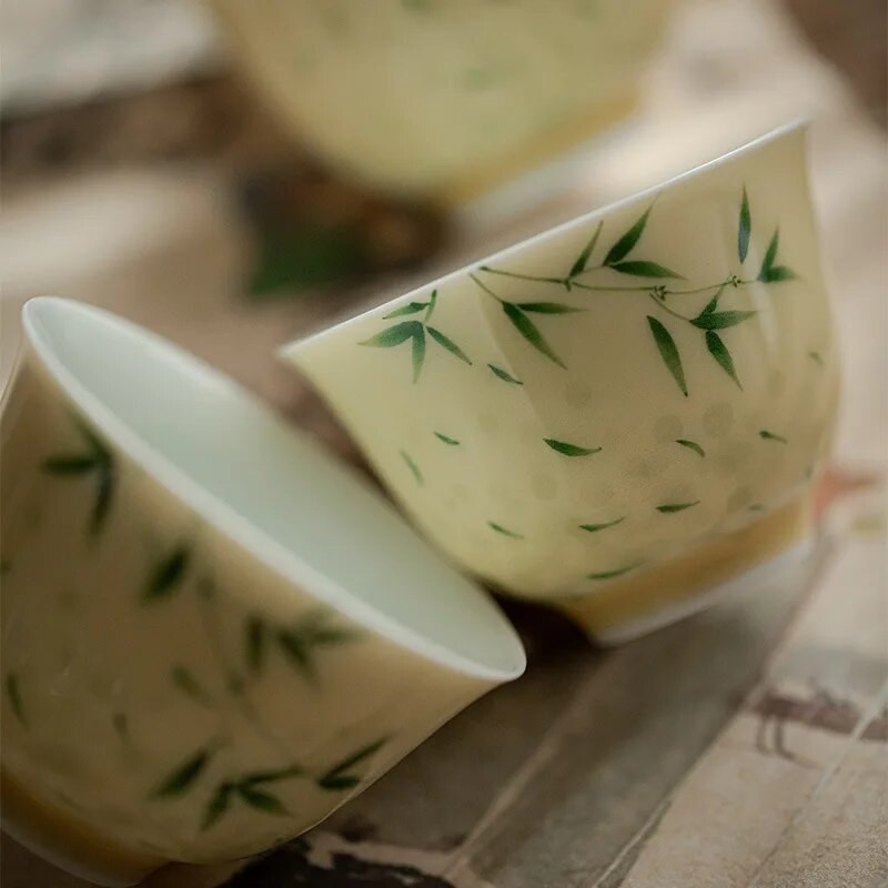 Väikesed portselanist käsitsi maalitud bambusest alusglasuuriga värvilised teetassid Kollased Literati joogitee tassid teetseremooniaks