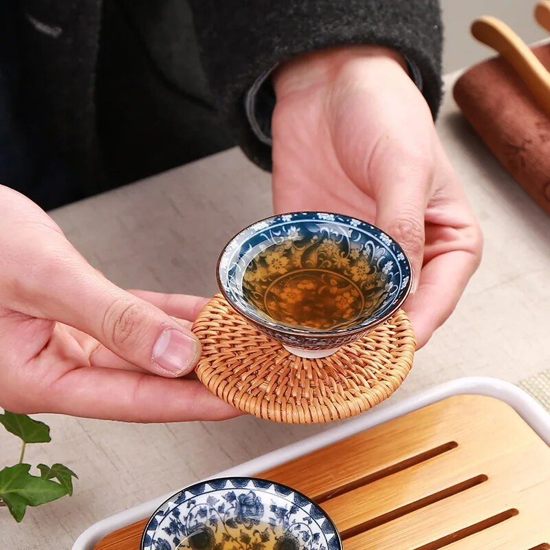 1 tk käsitsi maalitud koonustass Käsitsi valmistatud sinisest ja valgest portselanist teetassiga reisikeraamiline teekauss, kestendusevastane meditatsioonitassi teekomplekt