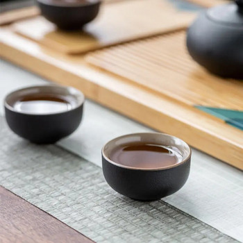 Творческа китайска керамична черна малка чаша за чай Китайски кунгфу инструменти за чай Купа за чай Домакинска проста преносима мини кръгла чаша за чайLE228