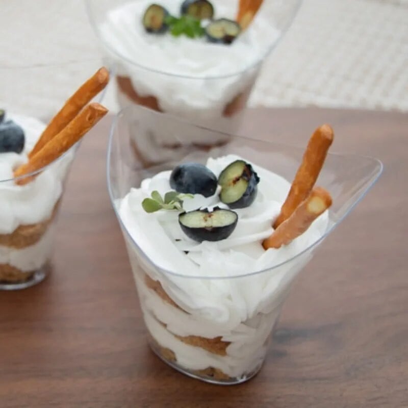 50 DB csavart háromszög eldobható desszert csésze születésnapi partihoz, ünnepi harapnivalók édességhab fagylalthab desszert csésze