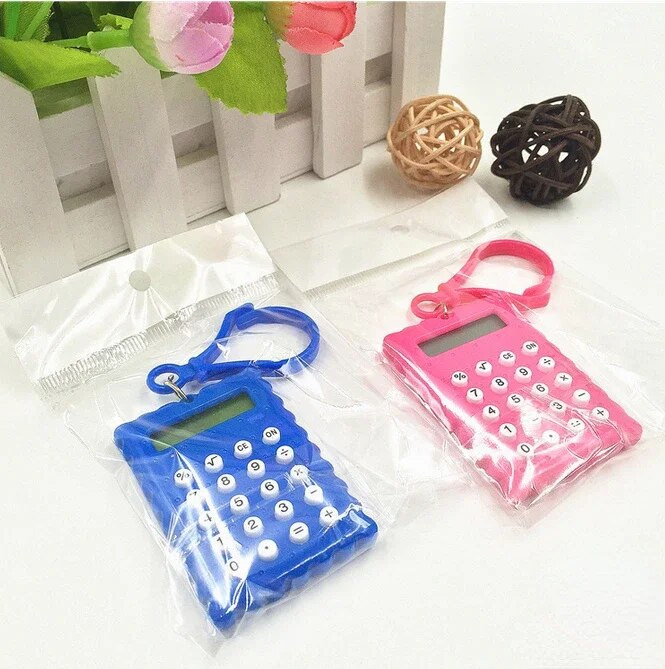 Új diák mini elektronikus számológép Candy Color irodai kellékek Szuper kicsi, hordozható, aranyos tudományos számológép