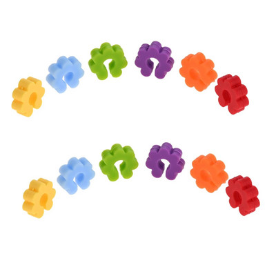 12 vnt. Spalvingas C tipo žiedas, vyno taurės identifikavimo žymeklis, silikoninis taurės pakabukai, apvalus/slyvų dekoro šventinis pokylių stalas