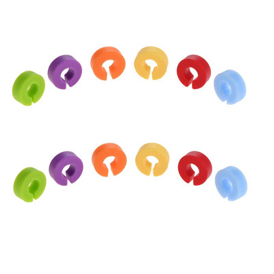 12 vnt. Spalvingas C tipo žiedas, vyno taurės identifikavimo žymeklis, silikoninis taurės pakabukai, apvalus/slyvų dekoro šventinis pokylių stalas