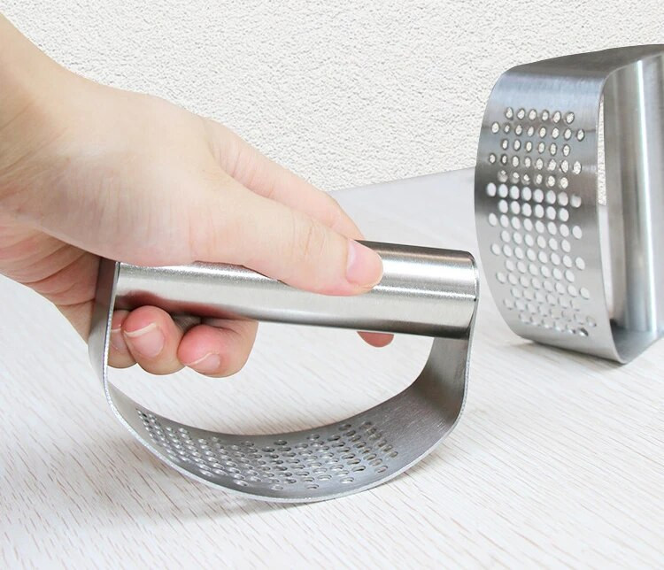 Presă manuală de usturoi din oțel inoxidabil Mașină de măcinat usturoi curbat multifuncțional Tocător de bucătărie Prese de usturoi Gadget de gătit