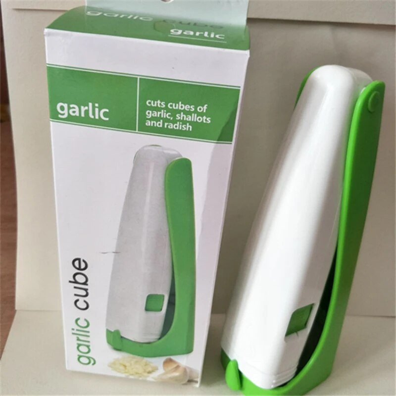 Česnako pjaustyklė Magic Česnako kubelių pjaustyklė Išspausti Česnako kubelių preso pjaustyklė - Galima plauti indaplovėje - Česnako rankena
