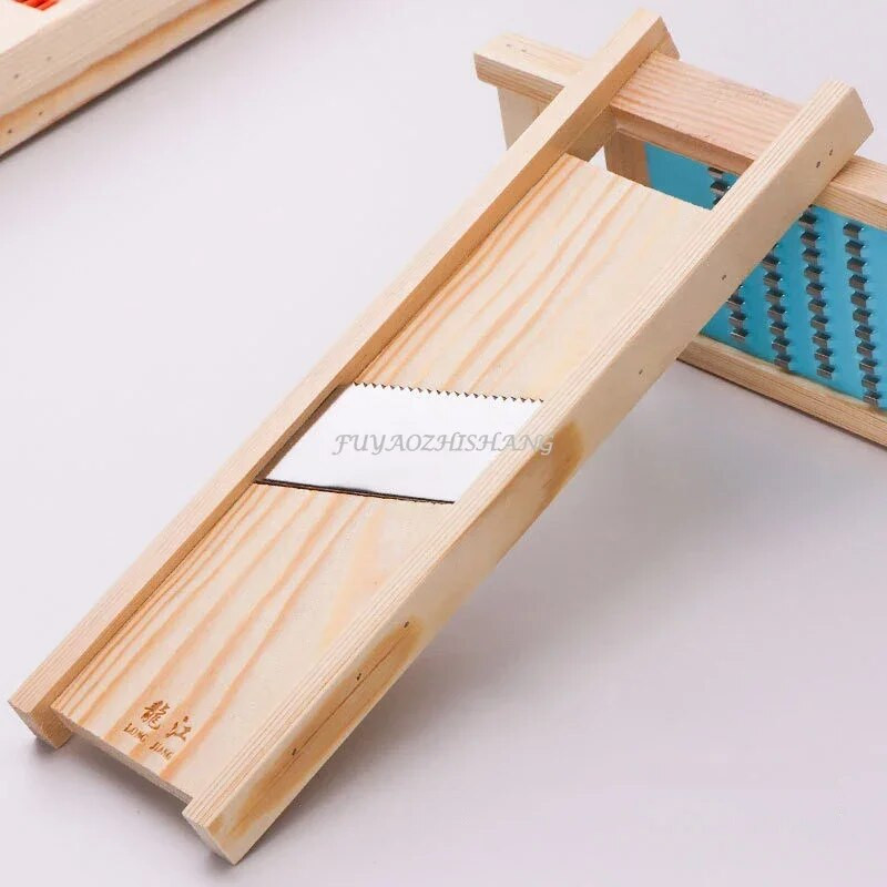 Daržovių pjaustytuvas nerūdijančio plieno peiliukais rankinis smulkintuvas Bulvių agurkų morkų trintuvas Gofruotas pjaustyklės virtuvės prietaisai