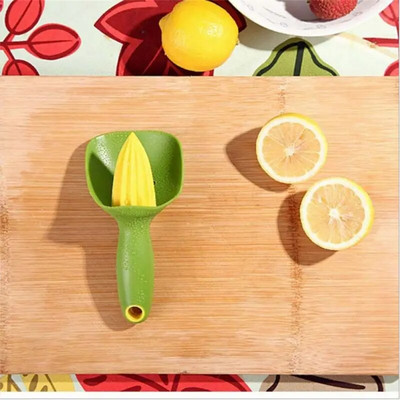 Kézi facsaró műanyag kézzel készített citrusos dörzsár Kézi narancssárga citrom hordozható gyümölcspréselő, vágott konyhai főzőeszközök