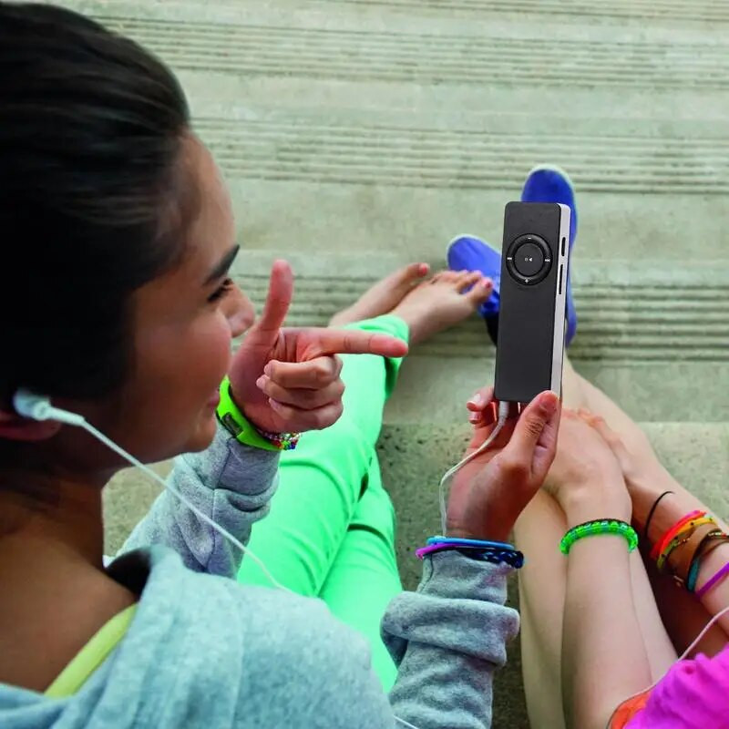 Dugački MP3 uređaj Lagani punjivi digitalni audio uređaj s ugrađenim zvučnicima Podržava do 32 GB utor za memorijsku karticu