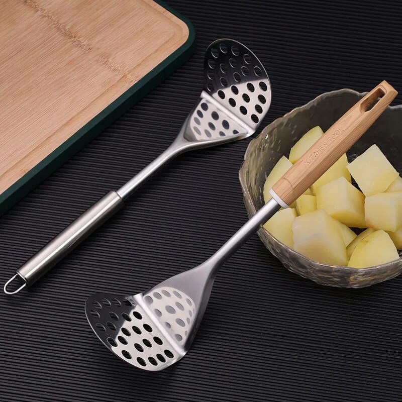 Mașină de zdrobire de cartofi din oțel inoxidabil cu mâner din lemn Concasor de mâncare usturoi manual tăietor de legume și fructe Cuțit Gadget de bucătărie