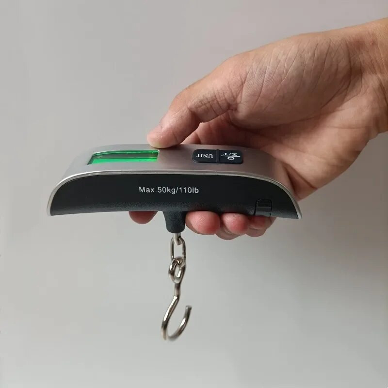 Nešiojami svarstyklių skaitmeniniai LCD ekranai 110 svarų / 50 kg elektroninis bagažo pakabinamas lagaminas Kelionės sveria bagažo krepšio svorio balansavimo įrankis