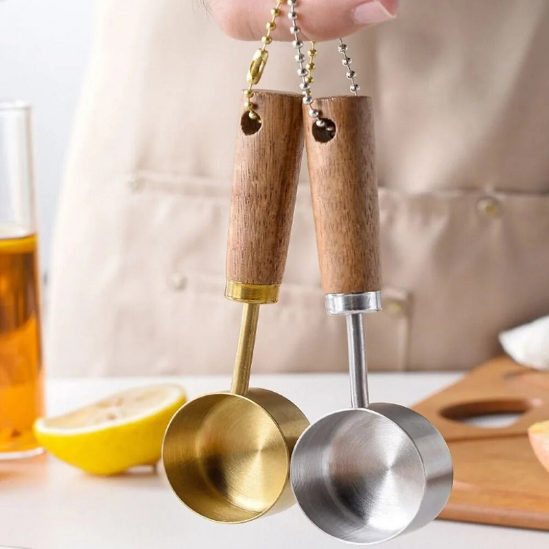 14 ml nerūdijančio plieno matavimo šaukštas plokščiu dugnu pakabinamas matavimo puodelis, atsparus rūdims su medine rankena Virtuvės kavos matavimo įrankiai