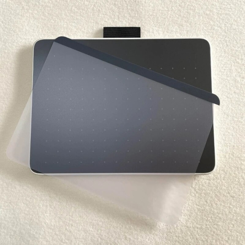 Grafitinė apsauginė plėvelė, skirta Wacom One CTC4110WL grafinės planšetės ekrano apsaugai, lygiai apsauganti nuo užsiteršimo, be kišenių