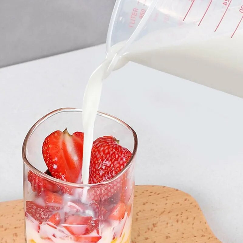 Plastikinis graduotas matavimo puodelis, skaidrus ąsotis, snapelio paviršius, virtuvės įrankis, kepimo reikmenys, 1000 ml