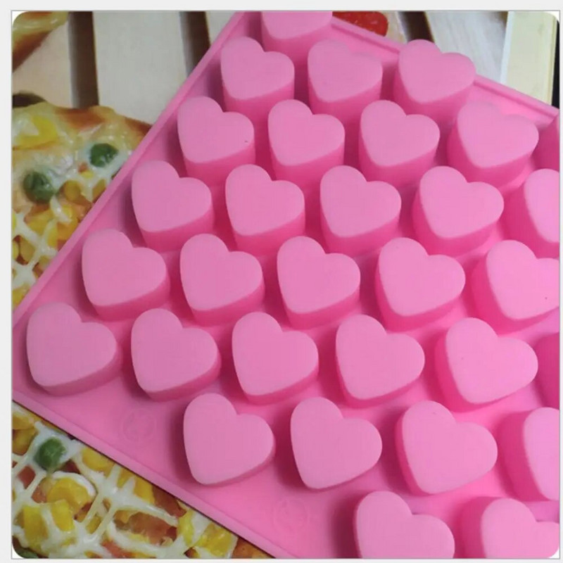Fondant Candy Form 55 Režģi Small Love Heart Silikona pārtikas kvalitātes Diy Šokolādes veidne Maza nepiedegoša sirds putu kūka