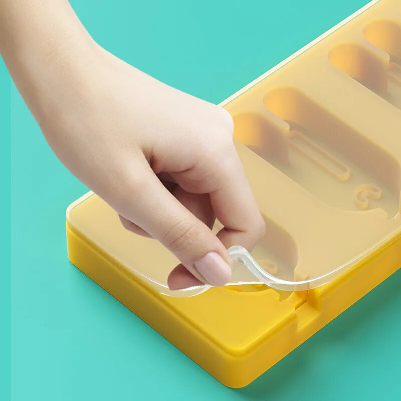 Mieli animaciniai filmukai, silikoniniai ledų formelei, daugkartinio naudojimo ledo formelei su dangteliais ir lazdelėmis Ledukų formelės namų virtuvės įrankiai