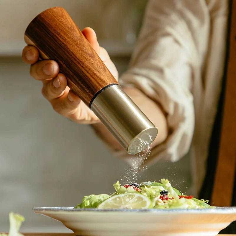 Medinė pipirų rankinė malūnėlis prieskonių plaktuvas Stambios druskos malimo prieskonių kanistras Prieskonių butelis Prieskonių indelis Virtuvės įrankiai