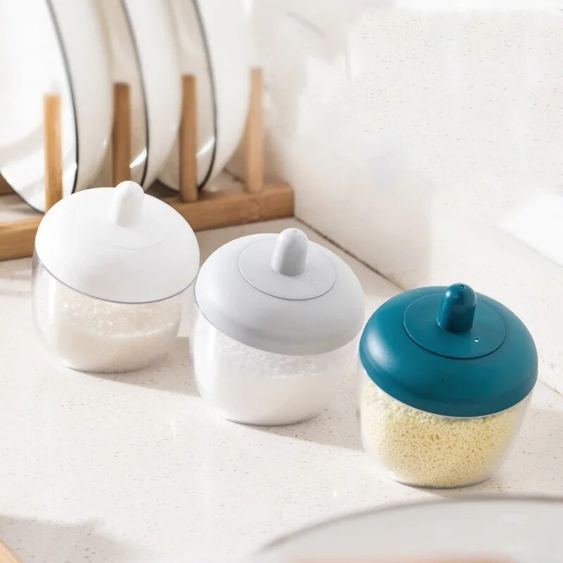 Virtuvinės druskos plaktuvo prieskonių indelis su šaukštu pipirų prieskonių dėžute Drėgmei atsparus prieskonių įrankis Druskos plaktuvas