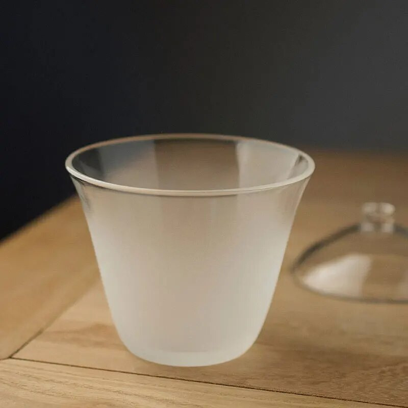 Japoniškas debesų ir rūko stiklas, skaidrus Gaiwan dengtas dubuo, matinės tekstūros ranka sugriebiamas karščiui atsparus Kung Fu arbatos dubuo