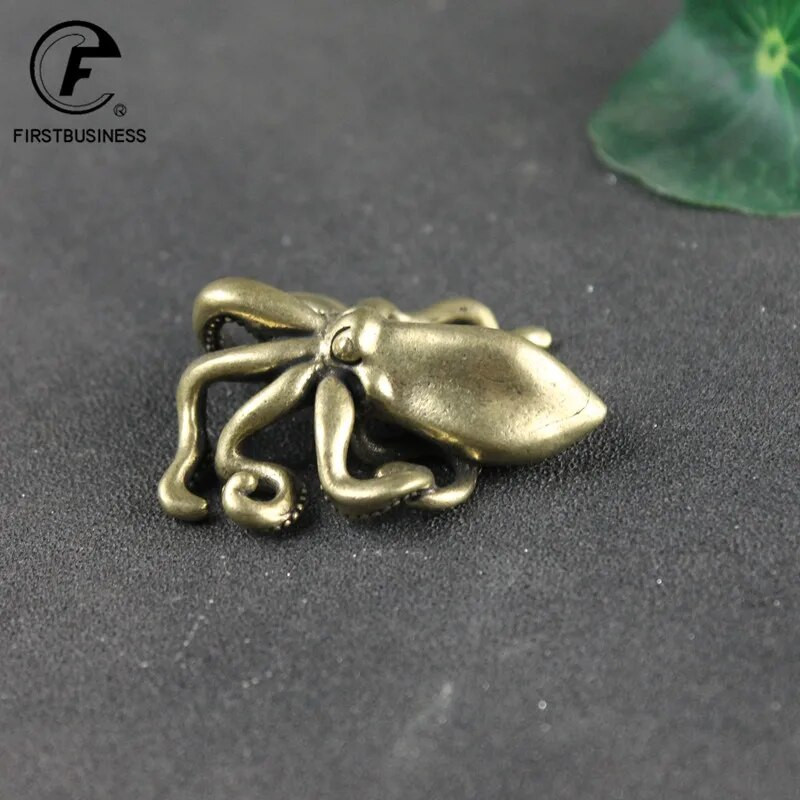 Maža aštuonkojų statula Retro žalvario arbatos naminių gyvūnėlių stalo papuošalai Laimingi namų papuošimai Priedai Antikvariniai arbatos rinkiniai Amatai Namų dekoravimas