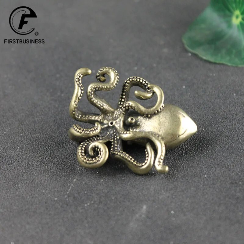 Maža aštuonkojų statula Retro žalvario arbatos naminių gyvūnėlių stalo papuošalai Laimingi namų papuošimai Priedai Antikvariniai arbatos rinkiniai Amatai Namų dekoravimas