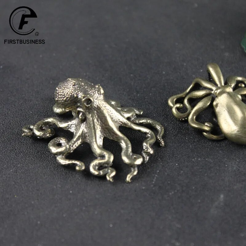 Maža aštuonkojų statula Retro žalvario arbatos naminių gyvūnėlių stalo papuošalai Laimingi namų papuošimai Priedai Antikvariniai arbatos rinkiniai Amatai Namų dekoravimas