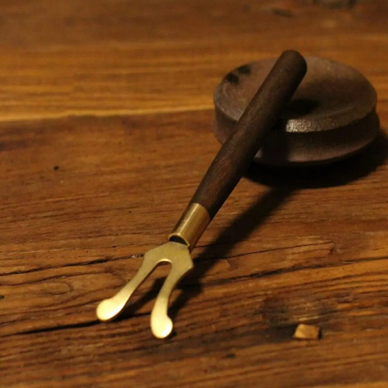 Japoniško stiliaus Tetsubin šilumos izoliacija nerūdijančio plieno medinė rankena arbatinuko dangčio laikiklis arbatos virdulio dangtelio šakės spaustukas