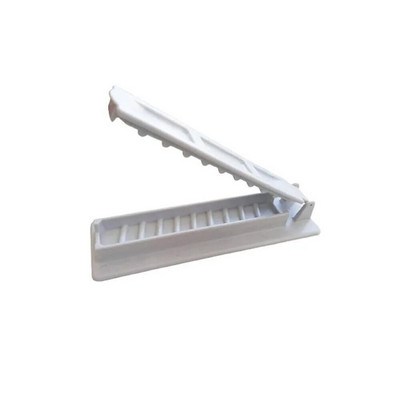 Vienos eilės kebabų kepimo aparatas ant grotelių kepsninės mėsos iešmams.