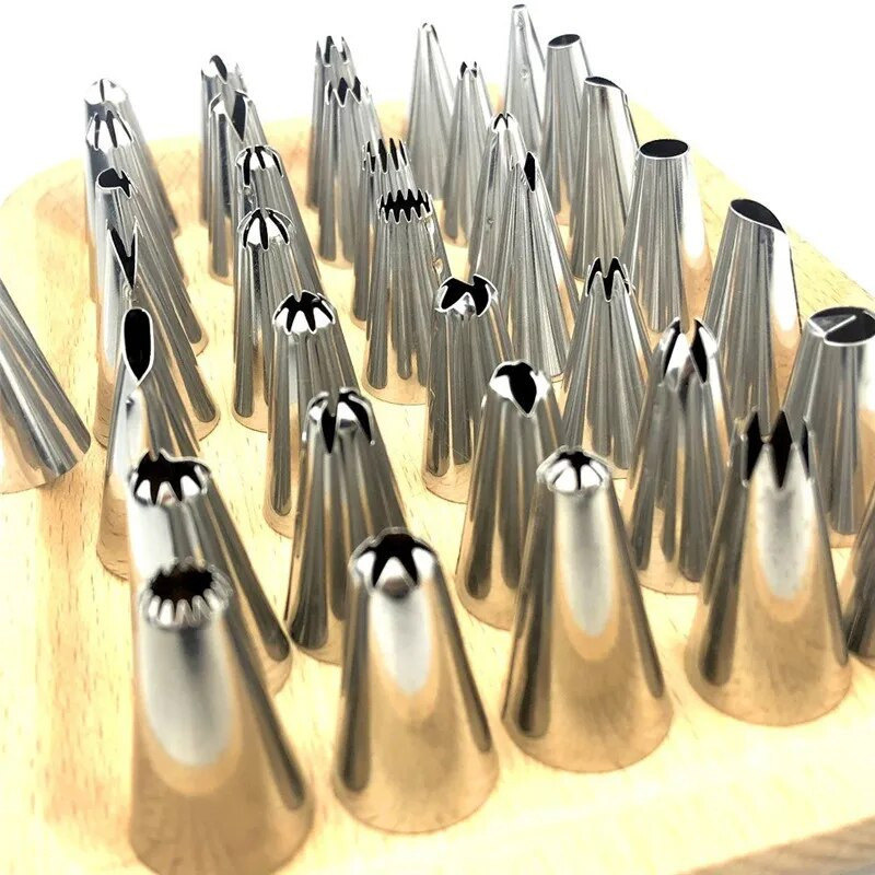 14 vnt. Grietinėlės antgaliai Konditerijos įrankiai Konditerijos maišelio priedai Virtuvė Kepyklėlė Keksiukai Desertai Konditerijos gaminiai Tortų dekoravimo įrankiai