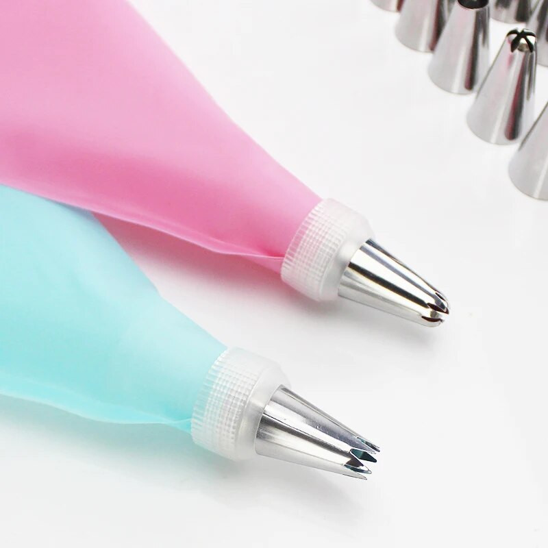 26 vnt silikoninių konditerinių maišelių antgaliai Virtuvės „pasidaryk pats“ glajų vamzdžių antgaliai Kremo konditerijos maišeliai + 24 tešlos antgaliai tortų dekoravimo patarimai