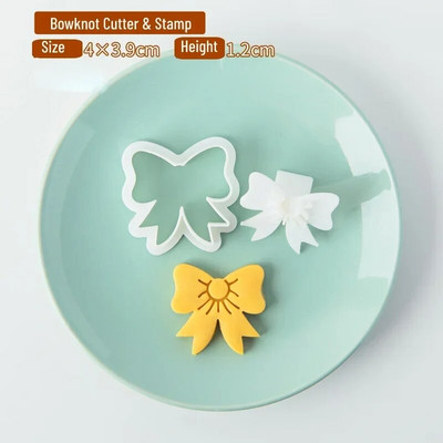 2 vnt Mini sausainių pjaustytuvai Plastikiniai 3D Kalėdų teminiai animaciniai filmukai Paspaudžiami sausainių formelės Sausainių antspaudas Virtuvė Kepimas Tešlos kepiniai