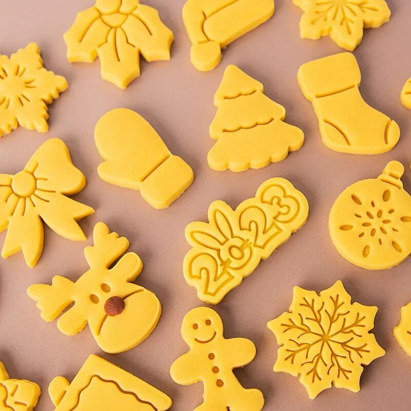 2 vnt Mini sausainių pjaustytuvai Plastikiniai 3D Kalėdų teminiai animaciniai filmukai Paspaudžiami sausainių formelės Sausainių antspaudas Virtuvė Kepimas Tešlos kepiniai