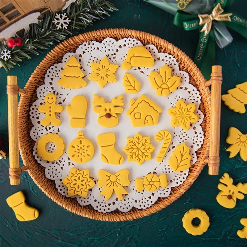 2 vnt Mini sausainių pjaustytuvai Plastikiniai 3D Kalėdų teminiai animaciniai filmukai Paspaudžiami sausainių formelės Sausainių antspaudas Virtuvė Kepimas Tešlos kepiniai