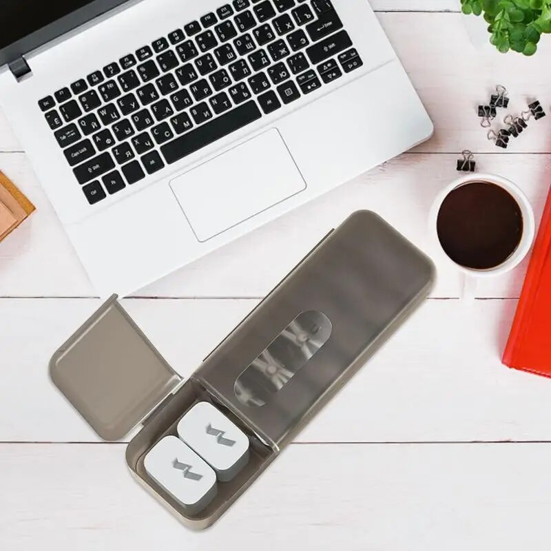 Nauja kabelių laikymo dėžutės organizatoriaus įkroviklio laido laikymo dėžutė su 7 skyriais daugkartinio naudojimo duomenų kabelio laikymo dėklas namams ar kelionėms