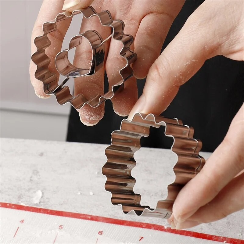 2 vnt 3D Valentino dienos širdelės apvalios sausainių pjaustyklės antspaudai Virtuvės įrankiai nerūdijančio plieno sausainių įspaudimo formos kepimo priedai