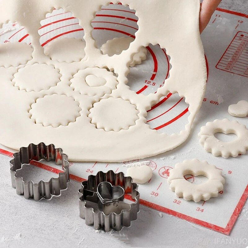 2 vnt 3D Valentino dienos širdelės apvalios sausainių pjaustyklės antspaudai Virtuvės įrankiai nerūdijančio plieno sausainių įspaudimo formos kepimo priedai