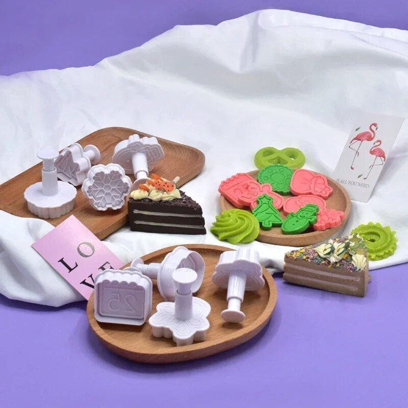 4 vnt kalėdinių sausainių pjaustyklės, šventinio vakarėlio biskvito formos animacinis filmas Kalėdų senelio briedžio sniego senelio formos fondanto torto dekoravimui kepimo reikmenys