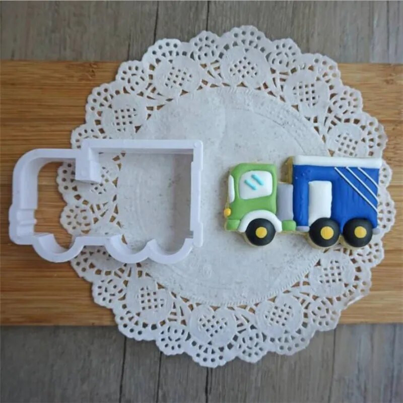 8 vnt / rinkinys Mieli animacinių filmukų sausainių pjaustyklės įrankiai 3D plastikinė automobilio formos meduolių formelė „pasidaryk pats“ tešlos įspaudimas sausainiams sausainiams kepimo forma