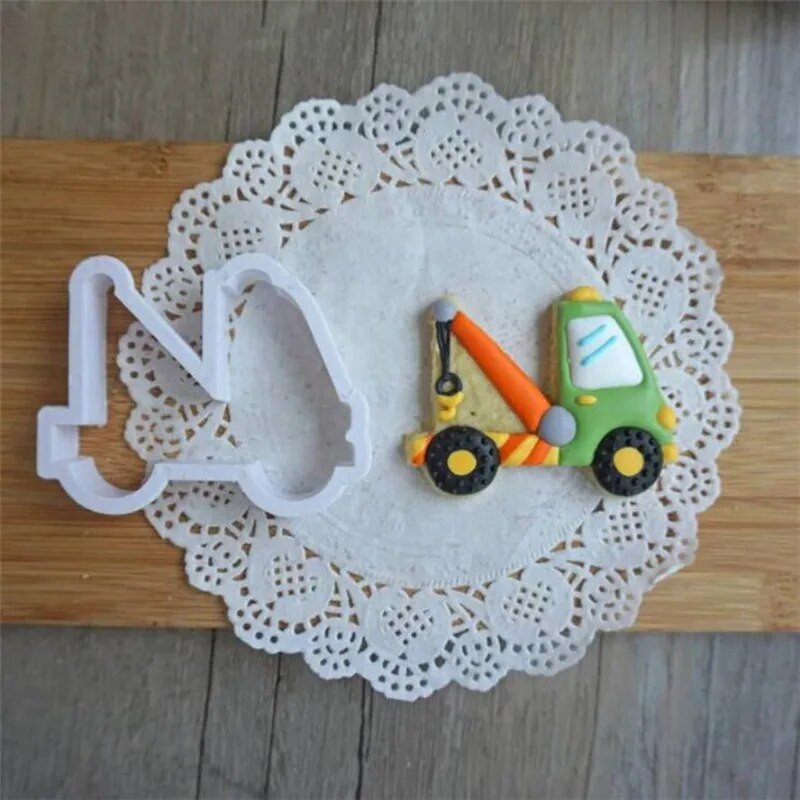 8 vnt / rinkinys Mieli animacinių filmukų sausainių pjaustyklės įrankiai 3D plastikinė automobilio formos meduolių formelė „pasidaryk pats“ tešlos įspaudimas sausainiams sausainiams kepimo forma