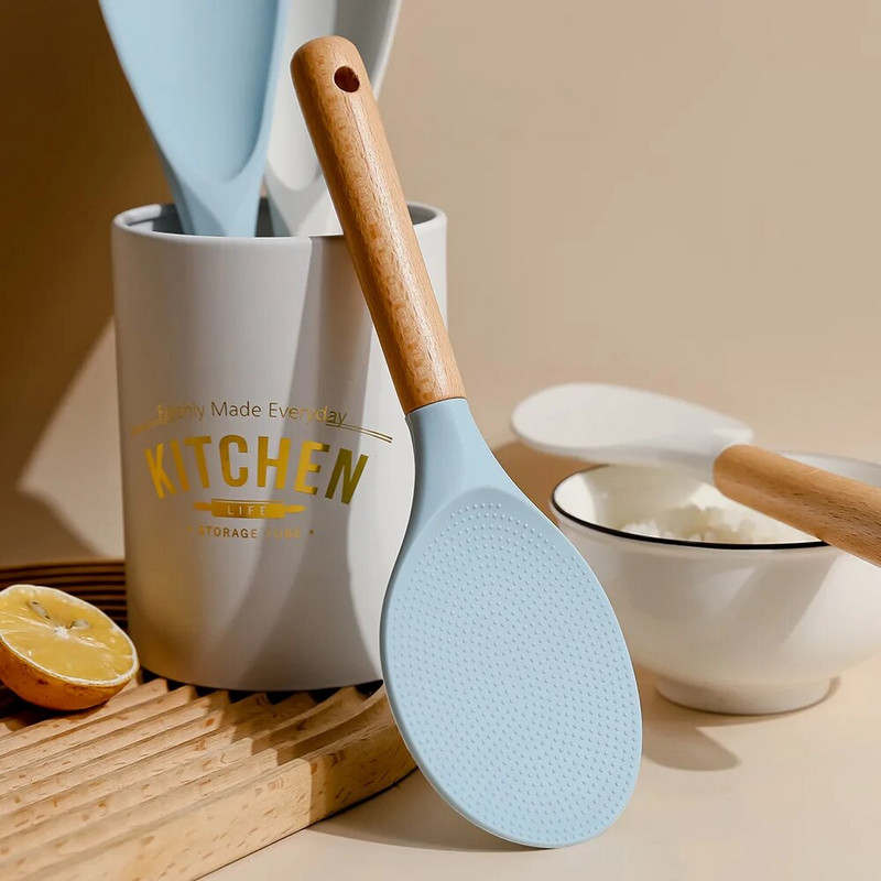 Silikoonist riisikühvliga lusikas pika puidust käepidemega kööginõud Kodumajapidamises kasutatavad mittenakkuvad suured küpsetuslabidaga köögiriistad