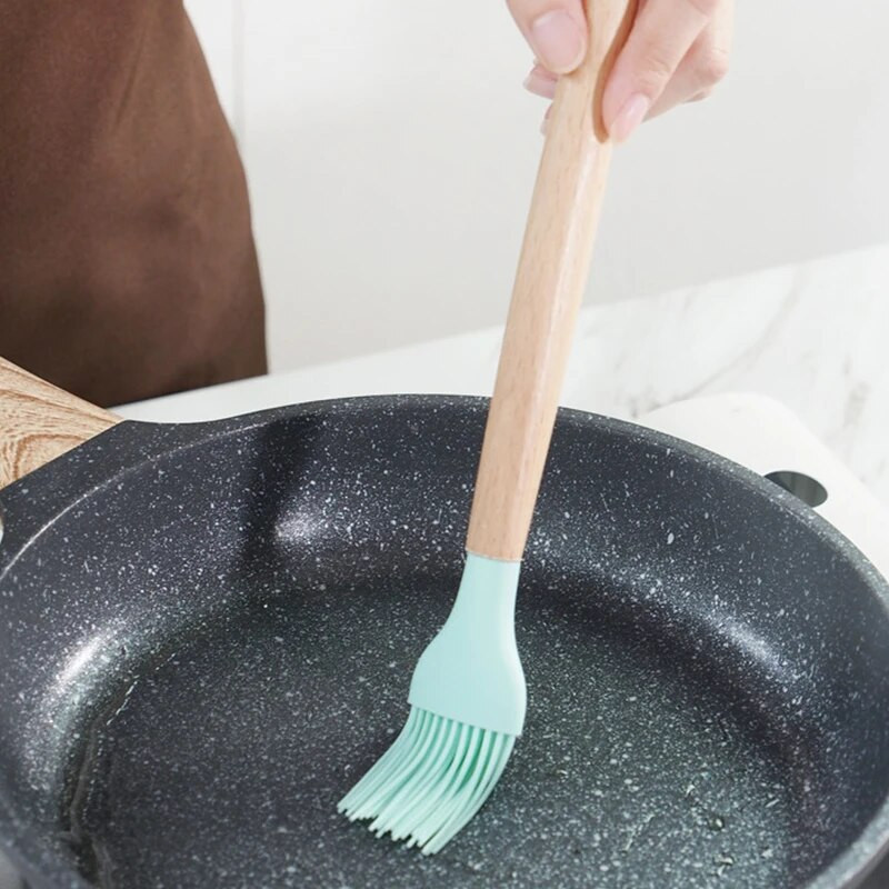 YOMDID Ustensile de gătit de bucătărie din silicon de calitate alimentară Instrumente practice de gătit Spatulă Linguriță cu mâner din lemn Ustensile de bucătărie